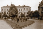 Szkoła Powszechna, do której uczęszczał Karol Wojtyła. Obecnie w budynku tym mieści się Urząd Miasta Wadowice.