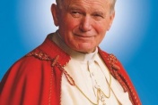 Oficjalny portret beatyfikacyjny i kanonizacyjny Jana Pawła II. Fotografię, która posłużyła za podstawę portretu wykonał w 1989 roku fotograf Grzegorz Gałązka.