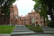 Sanktuarium św. Józefa Klasztor Ojców Karmelitów Bosych. Karol Wojtyła często modlił się tutaj przed wizerunkiem Matki Bożej Szkaplerznej