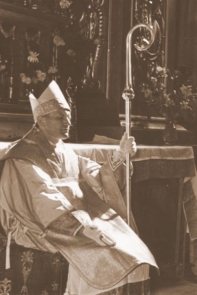 Ks. Karol Wojtyła przyjmuje święcenia biskupie