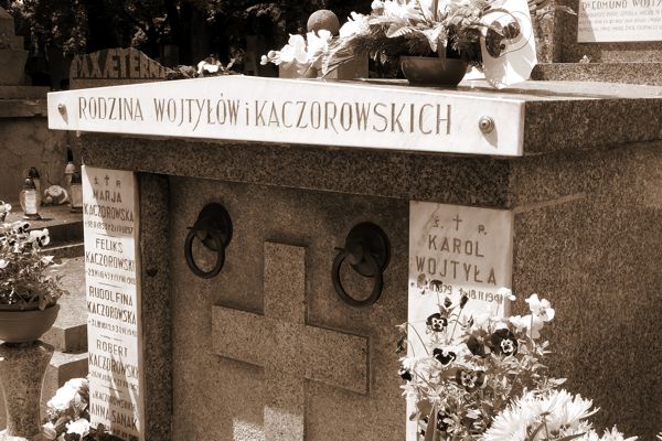 Grobowiec Wojtyłów i Kaczorowskich na Rakowicach