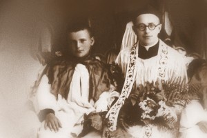 Karol Wojtyła - ministrant wraz z ks. Figlewiczem